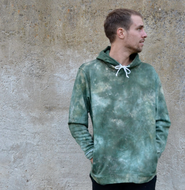 Hoodie Dip-dye Efek Batik